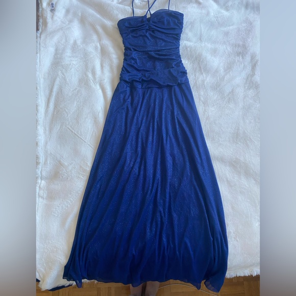 Navy Blue Long Prom/ Gala/ Event Dress (open to offers) - Picture 2 of 15